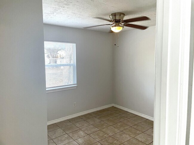 Foto del edificio - 1906 Finfeather Rd