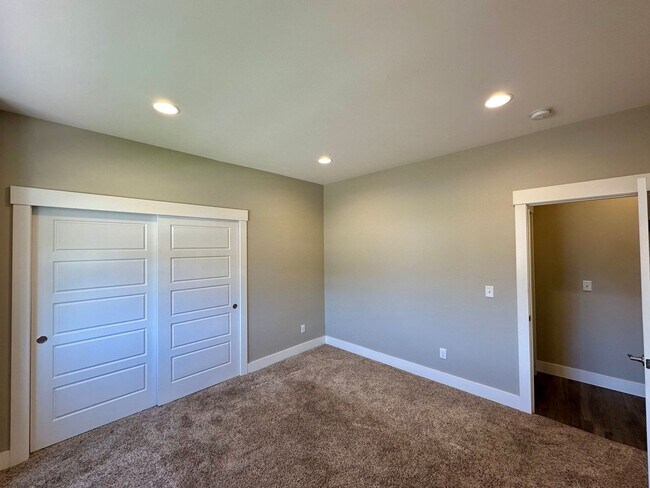 Foto del edificio - 5954 Jenjar Ave