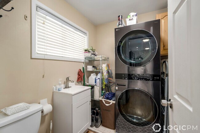 Foto del edificio - 6845 S Greenfield Way