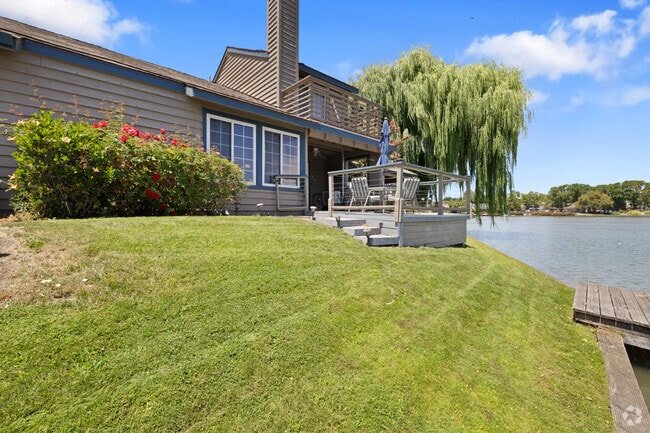 Building Photo - 7378 Lighthouse Dr