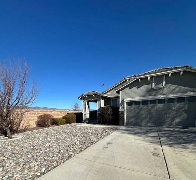 Foto del edificio - Beautiful Three Bed Home Available On The Green at Dayton Golf Course