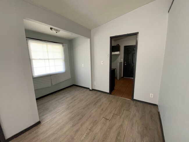 Foto del edificio - 411 N Beard St