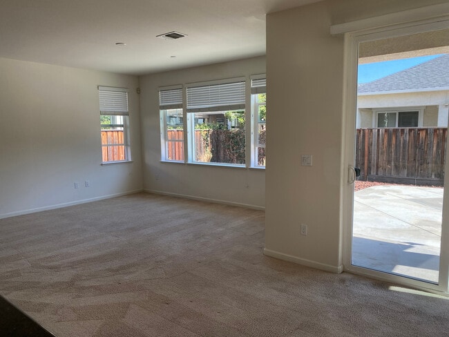 Building Photo - 830 San Bernardo Ln
