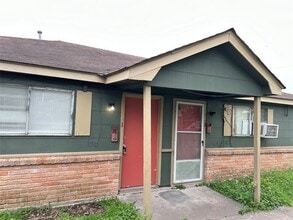 Building Photo - 8010 Roswell St