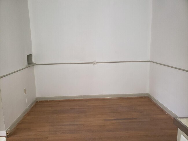 Foto del edificio - 6442 Kennedy Ave