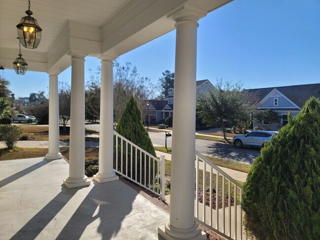 Foto del edificio - STUNNING Southwood 4/3.5 w/ Office, Spa Tub, Granite Counter, Fenced Yard, Lawn Maintenance, Wash...