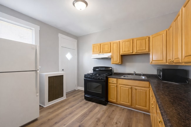 Building Photo - Three Bedroom Home In Baltimore