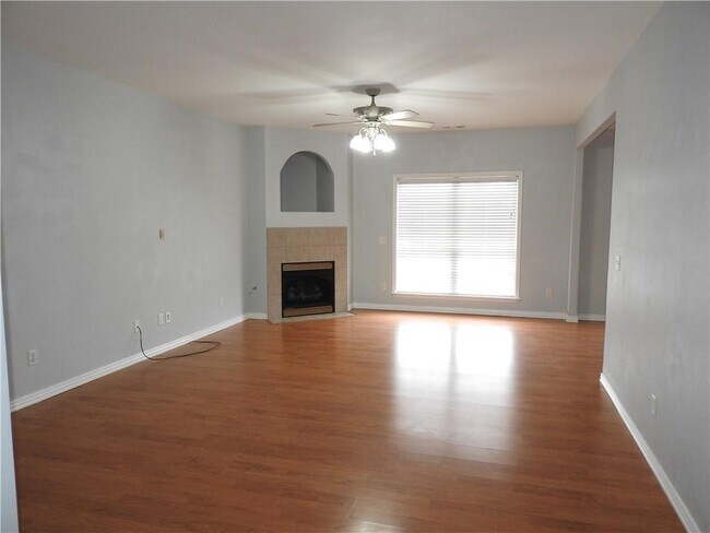 Building Photo - 2204 W Sunset Dr