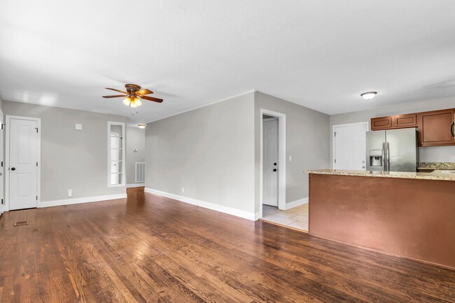 Foto del edificio - Adorable Red Bank Home Available NOW!