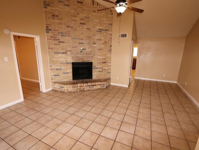 Building Photo - 19414 Woodglen Dr