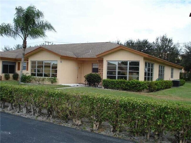 Foto del edificio - 14404 Canalview Dr