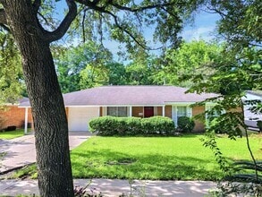 Building Photo - 5922 Densmore Dr