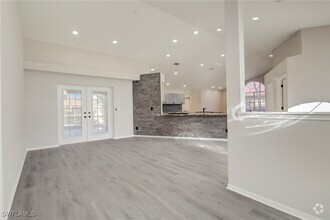 Building Photo - 4622 SW 20th Ave