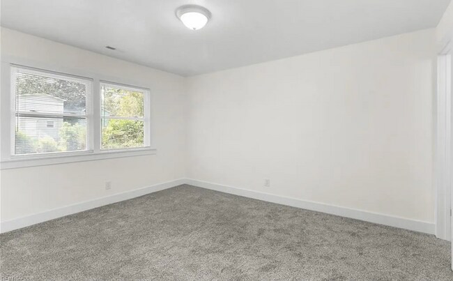 Building Photo - 511 Shepard St