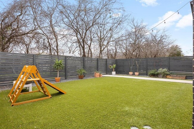 Foto del edificio - 3117 E 51st St