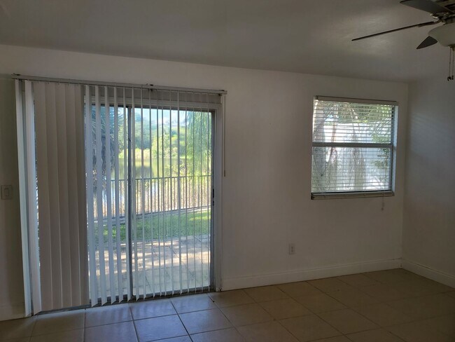 Foto del edificio - 2750 Lakeview Dr