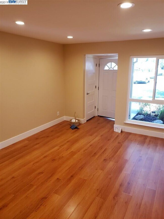 Building Photo - 40292 Santa Teresa Common