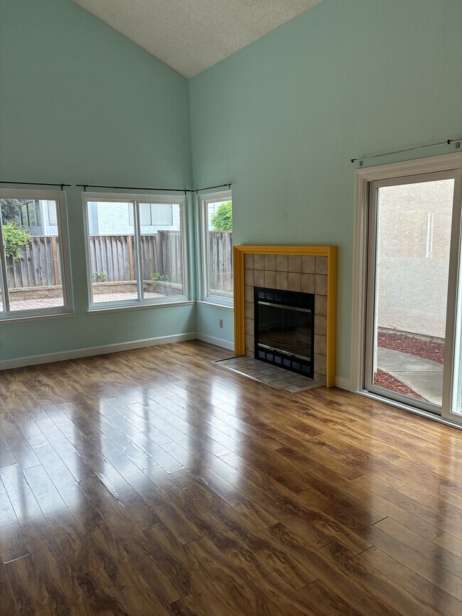 Foto del edificio - 706 Ridgeview Terrace