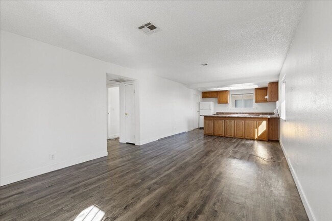 Foto del edificio - 3649 S Van Dyke Ave