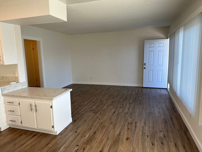 Building Photo - 2110 Gaviota Ave