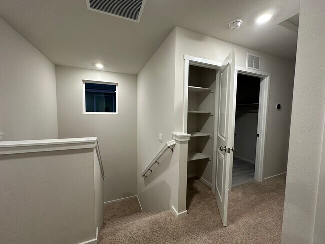 Foto del edificio - Stylish 4 Bedroom Home