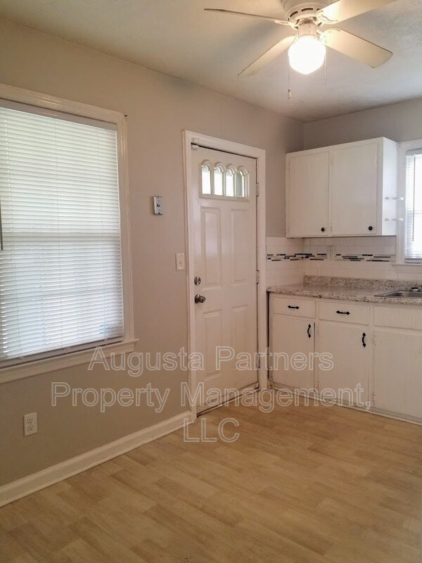 Building Photo - 3105 Abelia Dr
