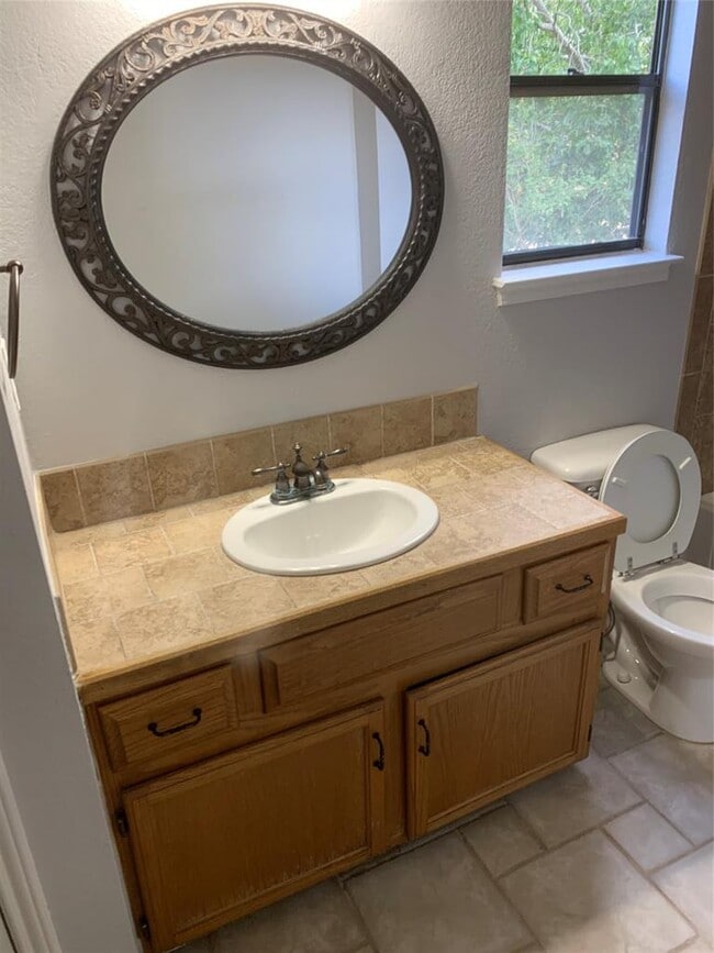 Building Photo - 807 Forest Trail