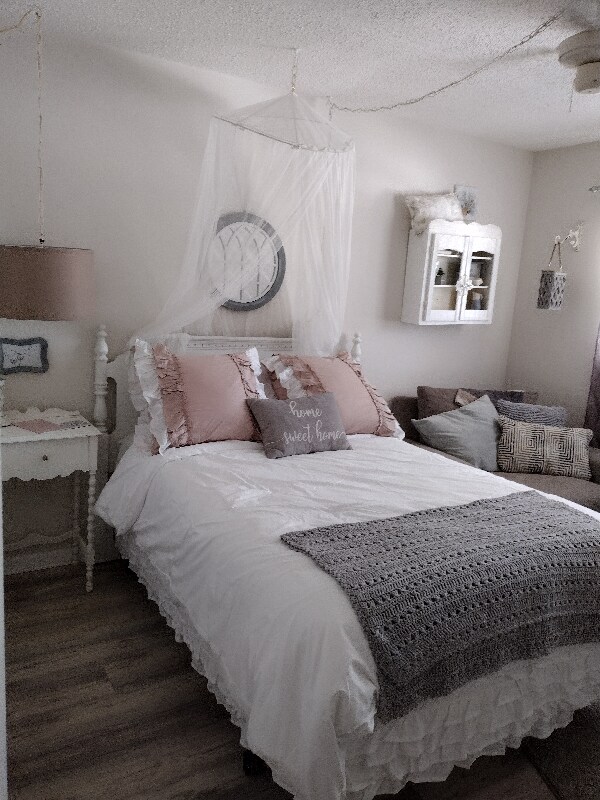 9582 118th St N Unit Surf Room, Seminole, FL 33772 Room for Rent in