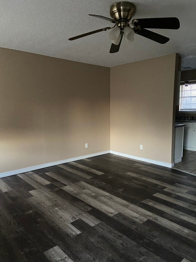 Foto del edificio - 1412 Cliff Ct