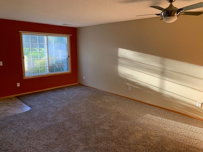 Building Photo - Great location *3Bed*2Bath Townhome in Eag...