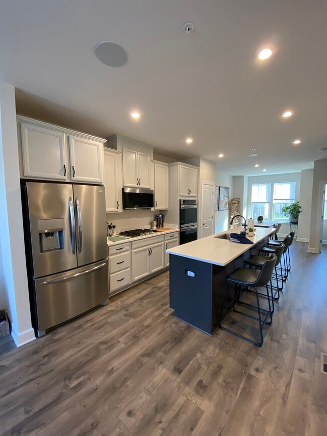 Building Photo - 295 Phoenix Dr