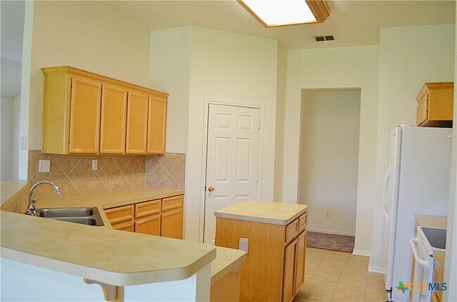 Building Photo - 5802 Venetian Ct