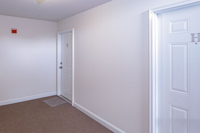 Building Photo - Cozy Greensboro 2 Bedroom 2 Bathroom Condo