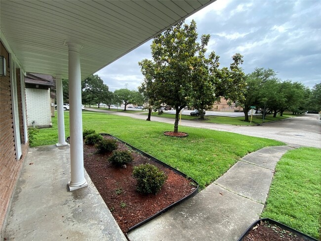 Building Photo - 4402 Cheena Dr