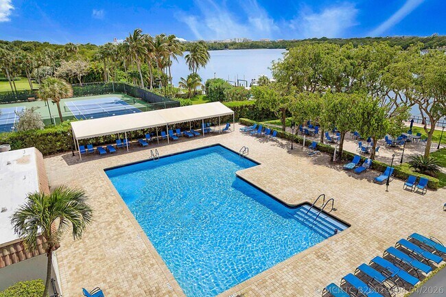 Foto del edificio - 2121 N Ocean Blvd