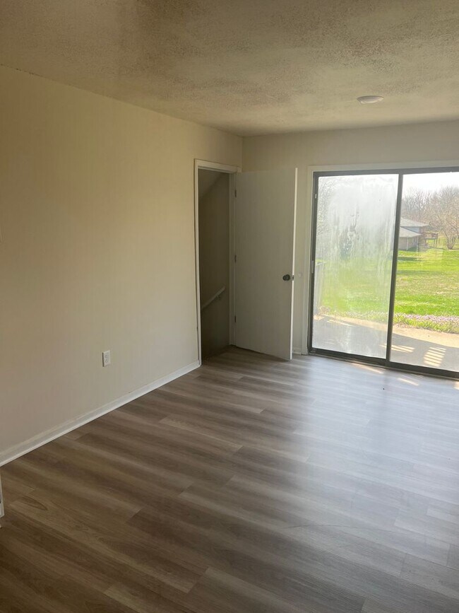 Foto del edificio - 758-760 Southampton Dr