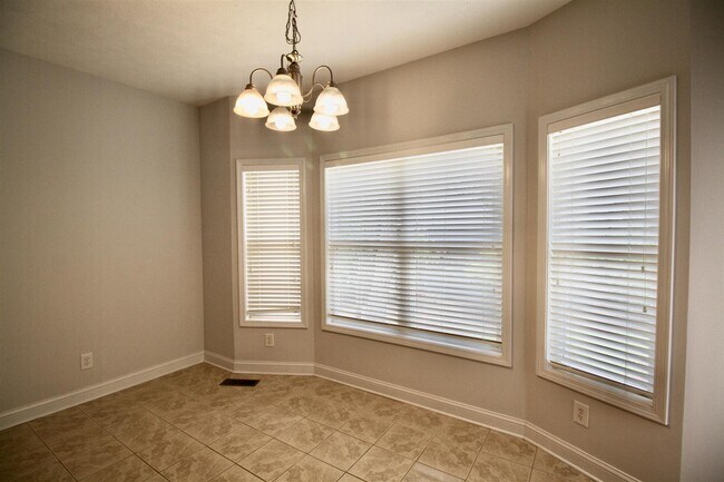 Building Photo - 31 Westlake Pointe Dr