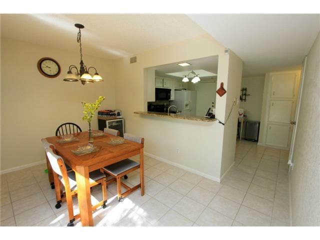 Building Photo - 8113 Baywood Dr