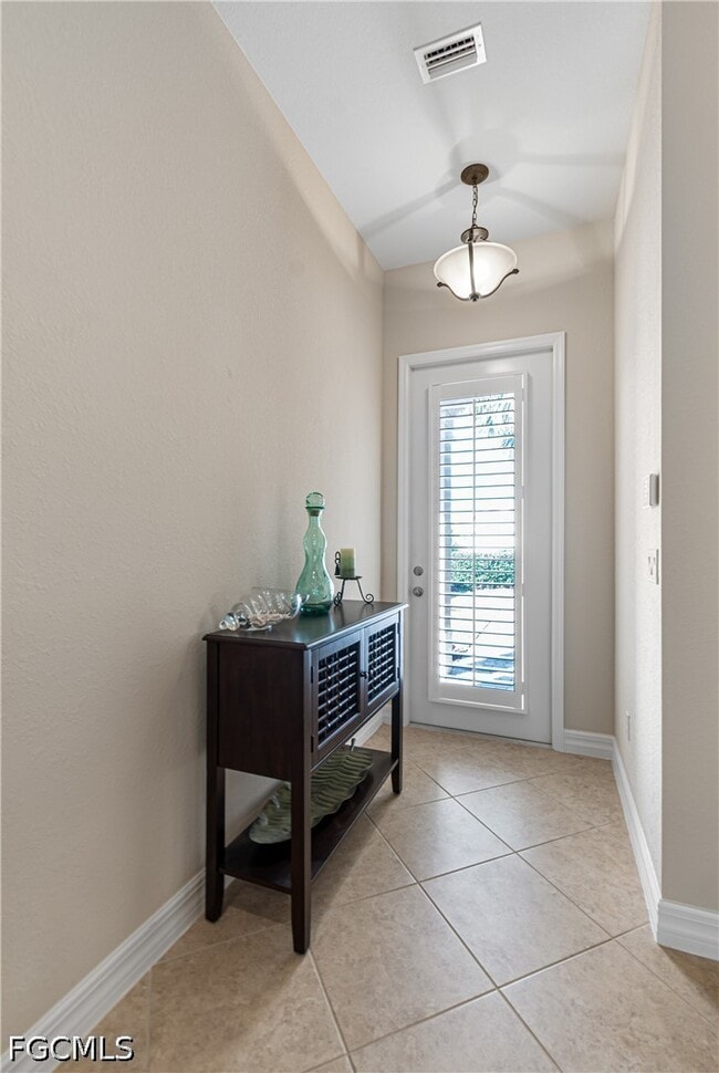 Building Photo - 10535 Carolina Willow Dr