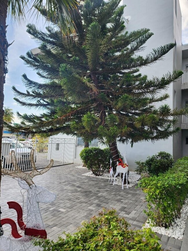 Foto del edificio - 2101 Normandy Dr