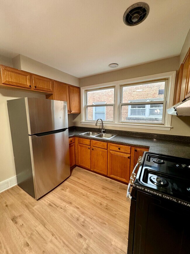 Foto del edificio - 9126 keating ave