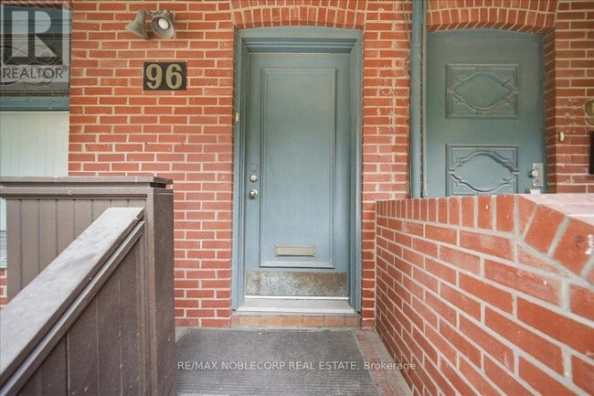 Building Photo - 96 Granby St