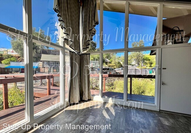 Foto del edificio - Studio, 1 bath House - 243 W Stockton St