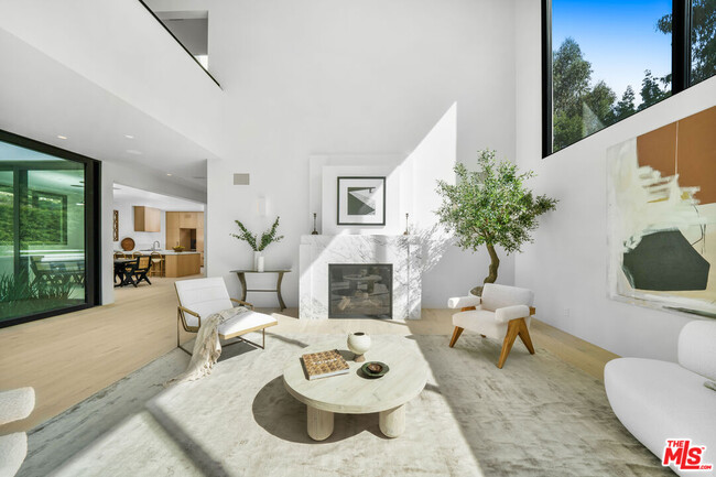 Foto del edificio - 7333 Woodrow Wilson Dr