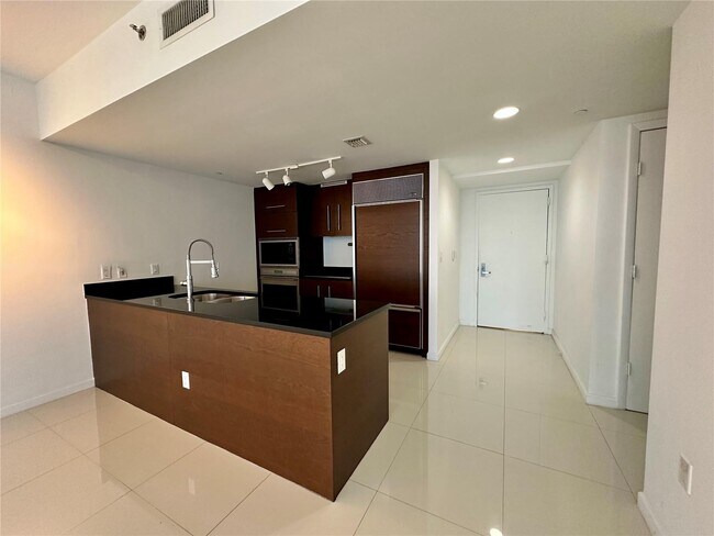 Foto del edificio - 475 Brickell Ave
