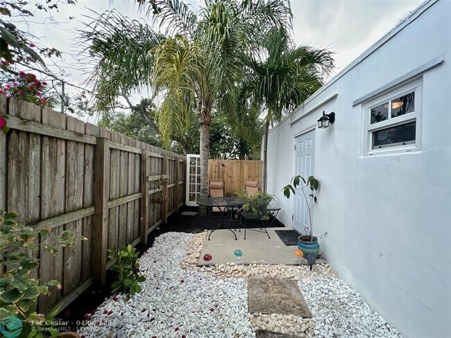 Foto del edificio - 819 SW 9th Terrace