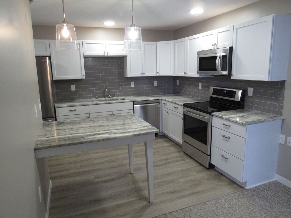 Foto principal - 211 Broadway Ave S