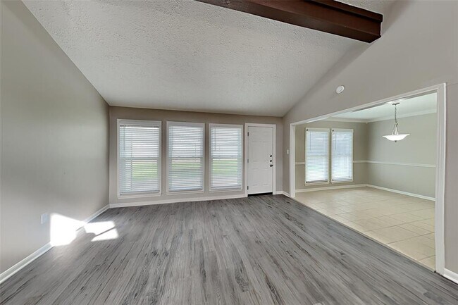 Foto del edificio - 22530 Smokey Hill Dr
