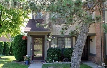 Building Photo - 1550 Meadowside Dr