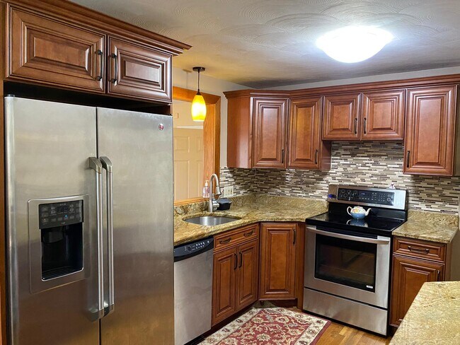 Building Photo - 23 Briarwood Cir